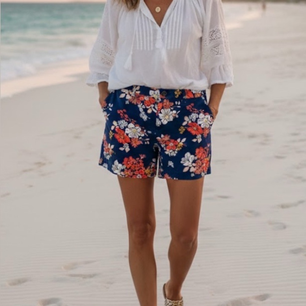 Old Navy Women's Bermuda Floral Shorts - Navy and Orange✨size 10